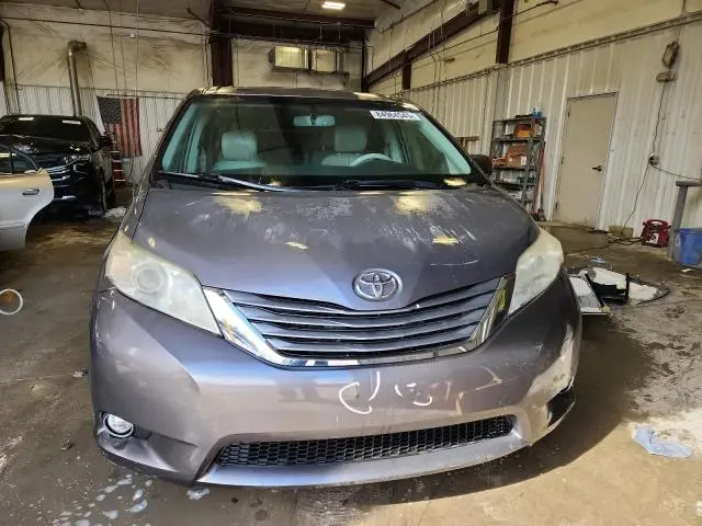 2013 TOYOTA SIENNA XLE  