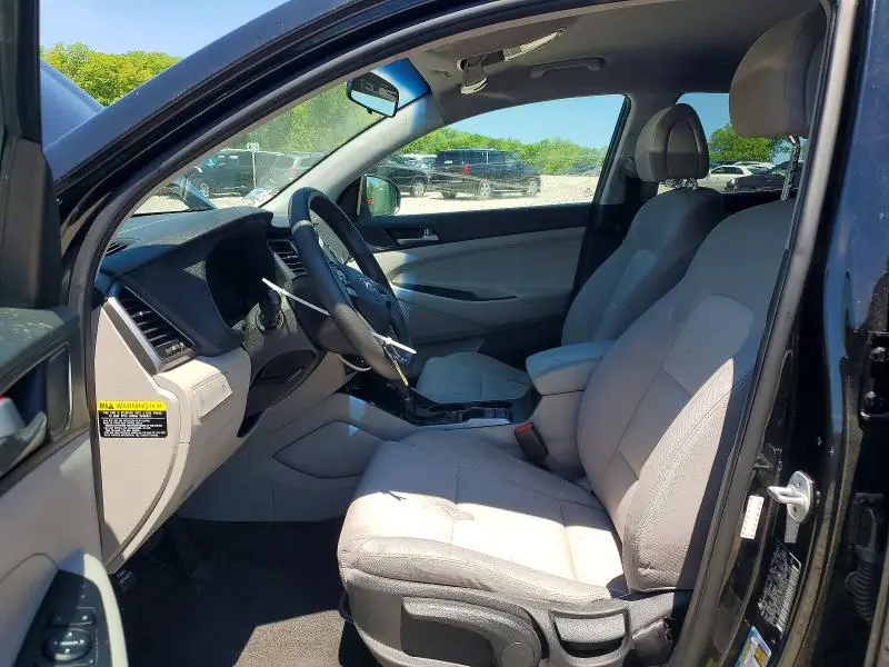 2018 HYUNDAI TUCSON SE  