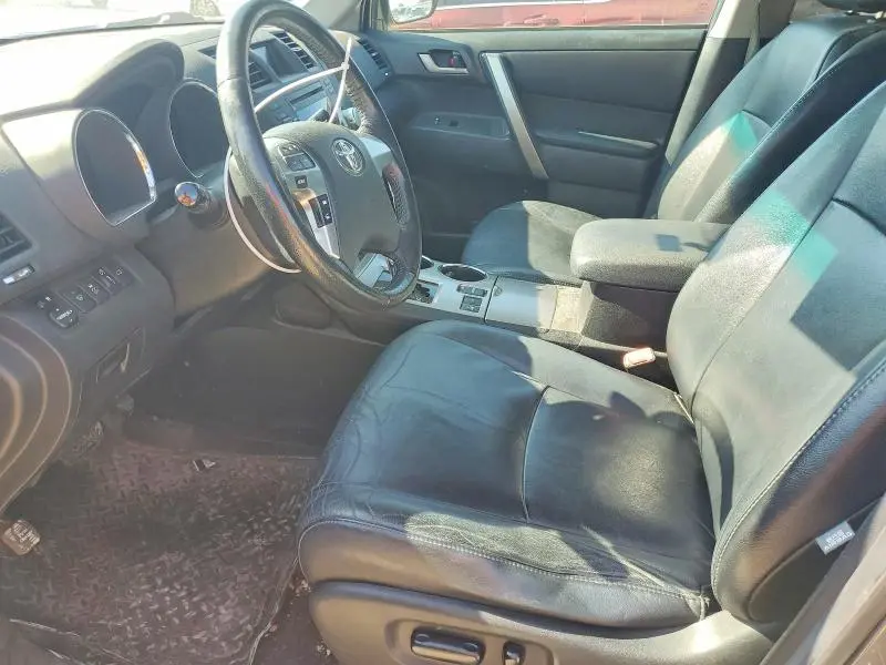 2012 TOYOTA HIGHLANDER SE  