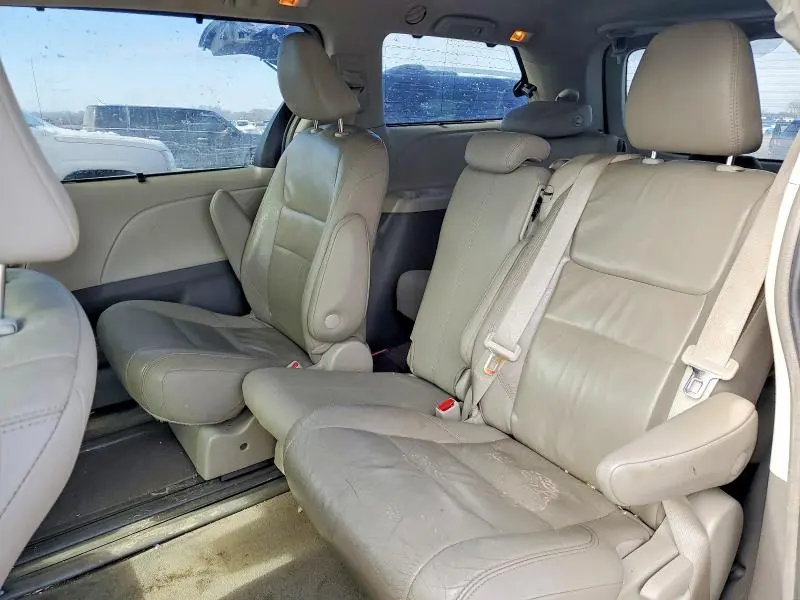 2018 TOYOTA SIENNA XLE 8-PASSENGER  