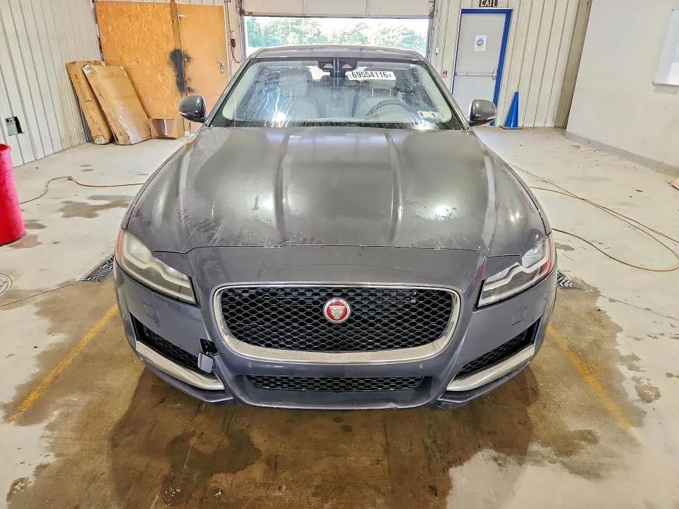 2017 JAGUAR XF PRESTIGE  