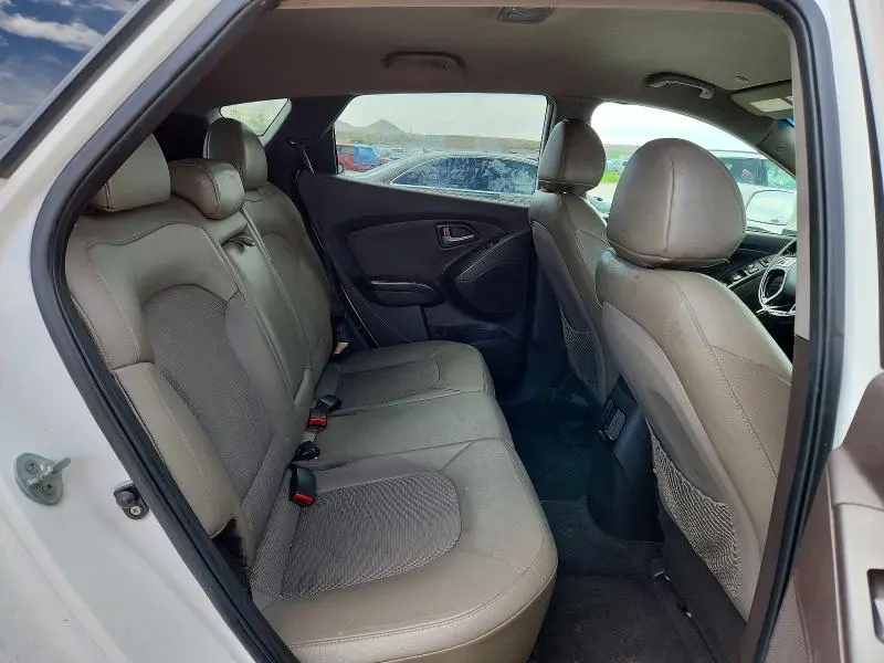 2015 HYUNDAI TUCSON SE  