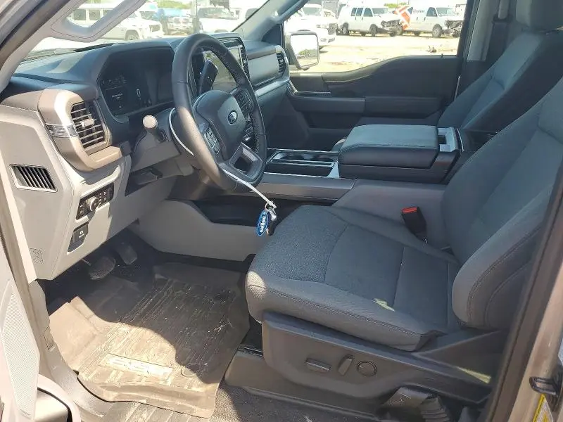 2025 FORD F150 XLT  