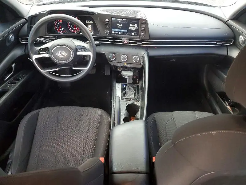 2021 HYUNDAI ELANTRA SE  