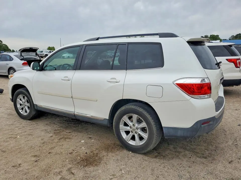 2011 TOYOTA HIGHLANDER SE  