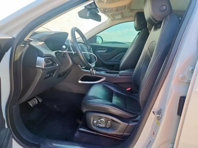 2018 JAGUAR F-PACE R - SPORT  