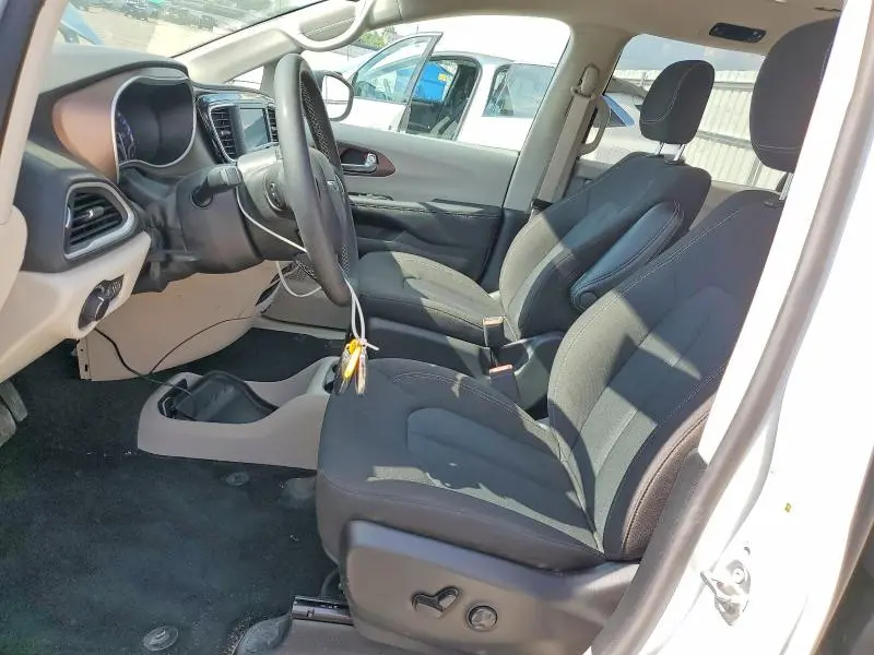 2024 CHRYSLER VOYAGER LX  