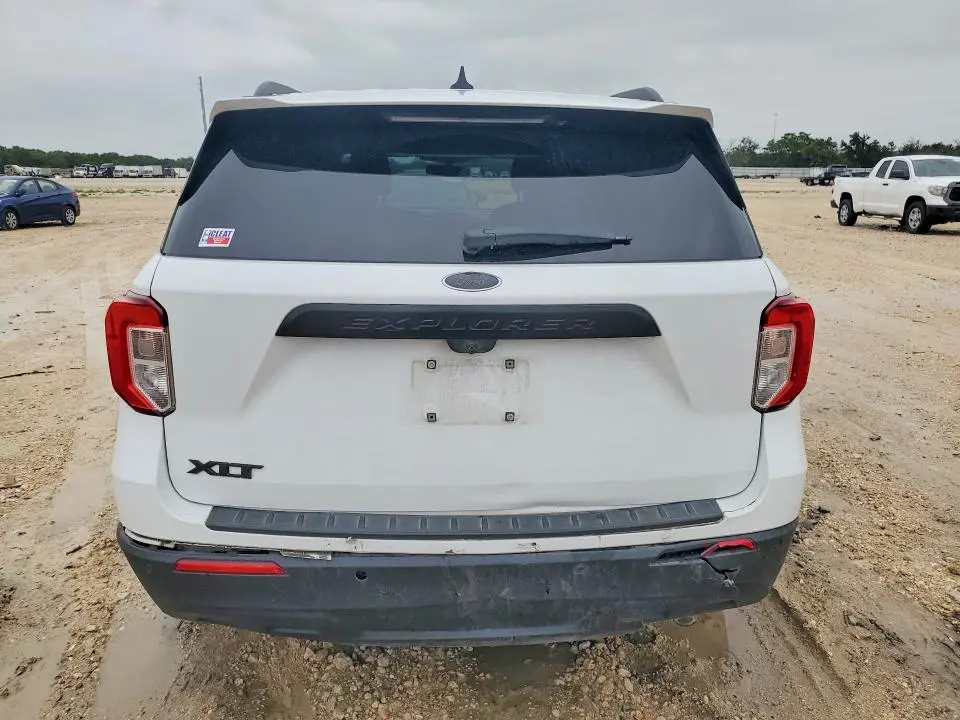 2021 FORD EXPLORER XLT  