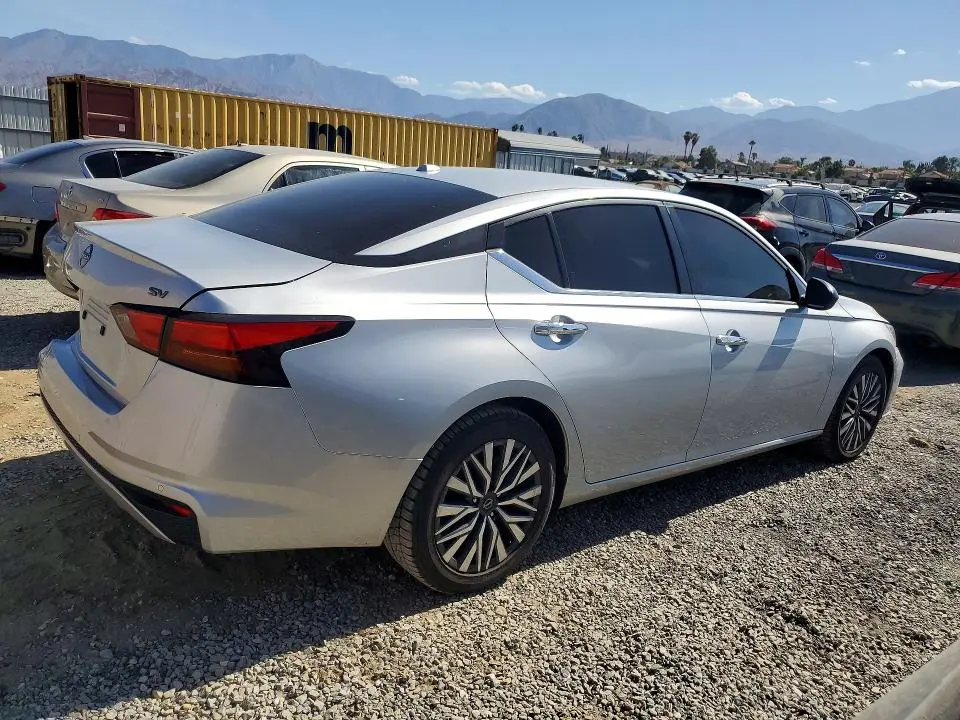 2024 NISSAN ALTIMA SV  