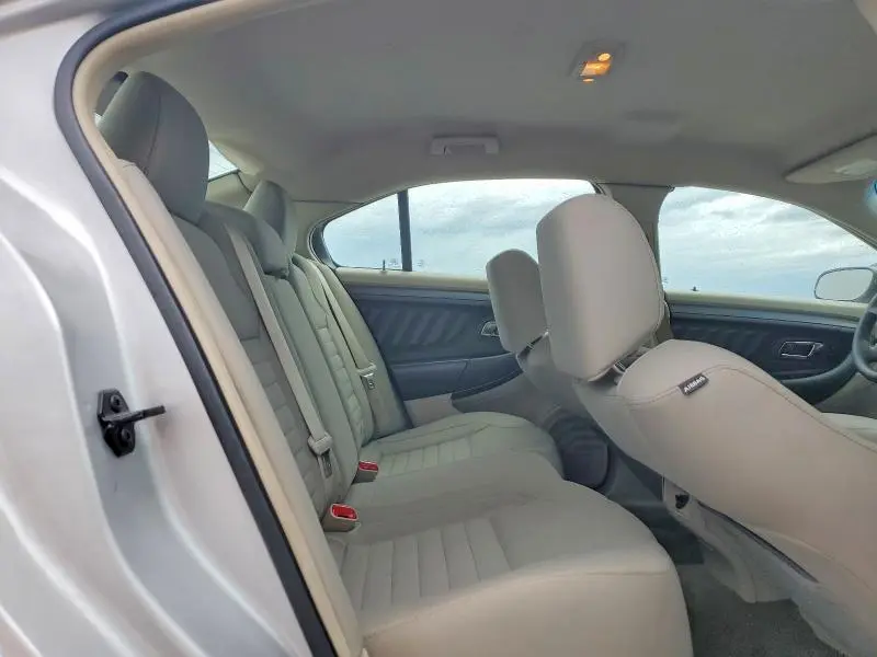 2011 FORD TAURUS SE  