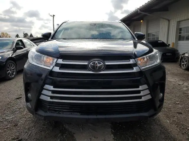 2017 TOYOTA HIGHLANDER SE  