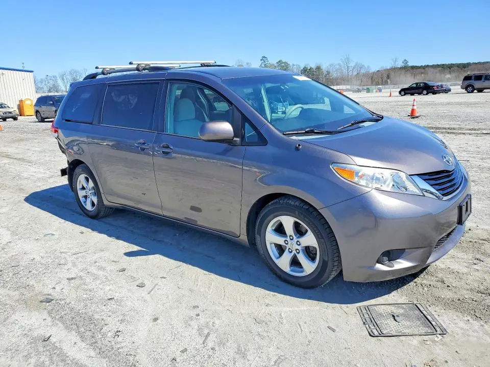 2014 TOYOTA SIENNA LE 8-PASSENGER  