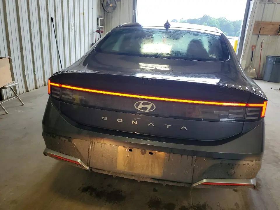 2025 HYUNDAI SONATA SE  