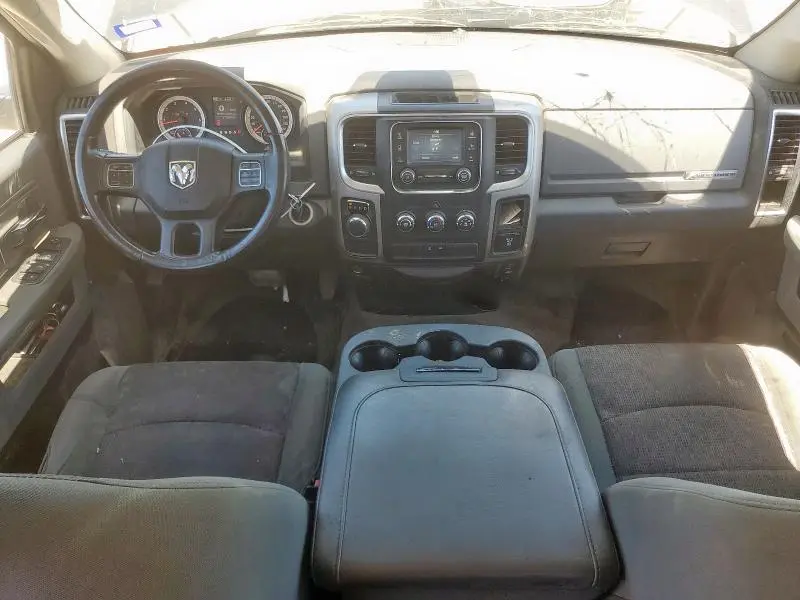 2016 RAM 1500 SLT  