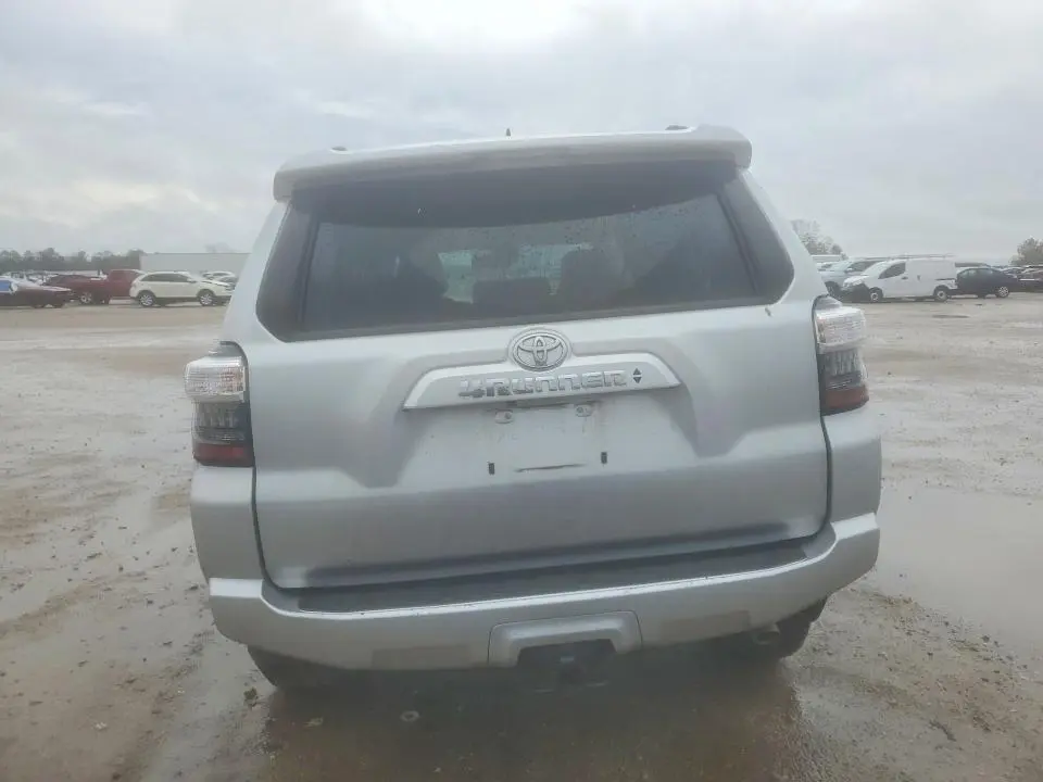 2022 TOYOTA 4RUNNER SR5  
