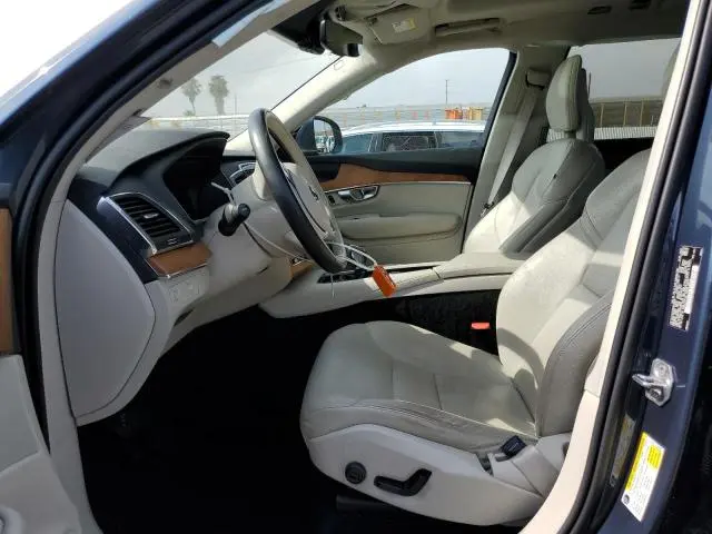 2021 VOLVO XC90 T6 MOMENTUM  