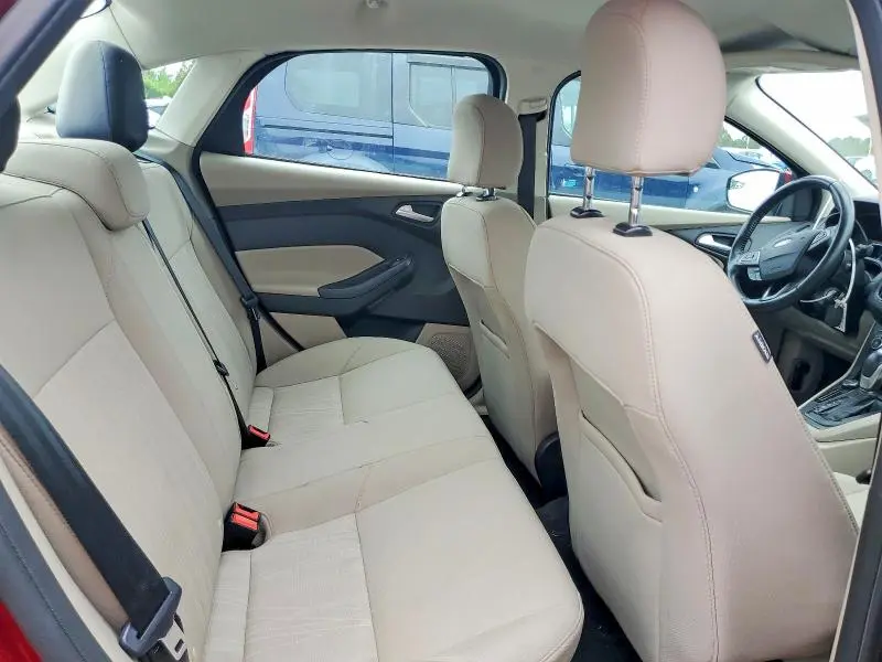 2016 FORD FOCUS SE  