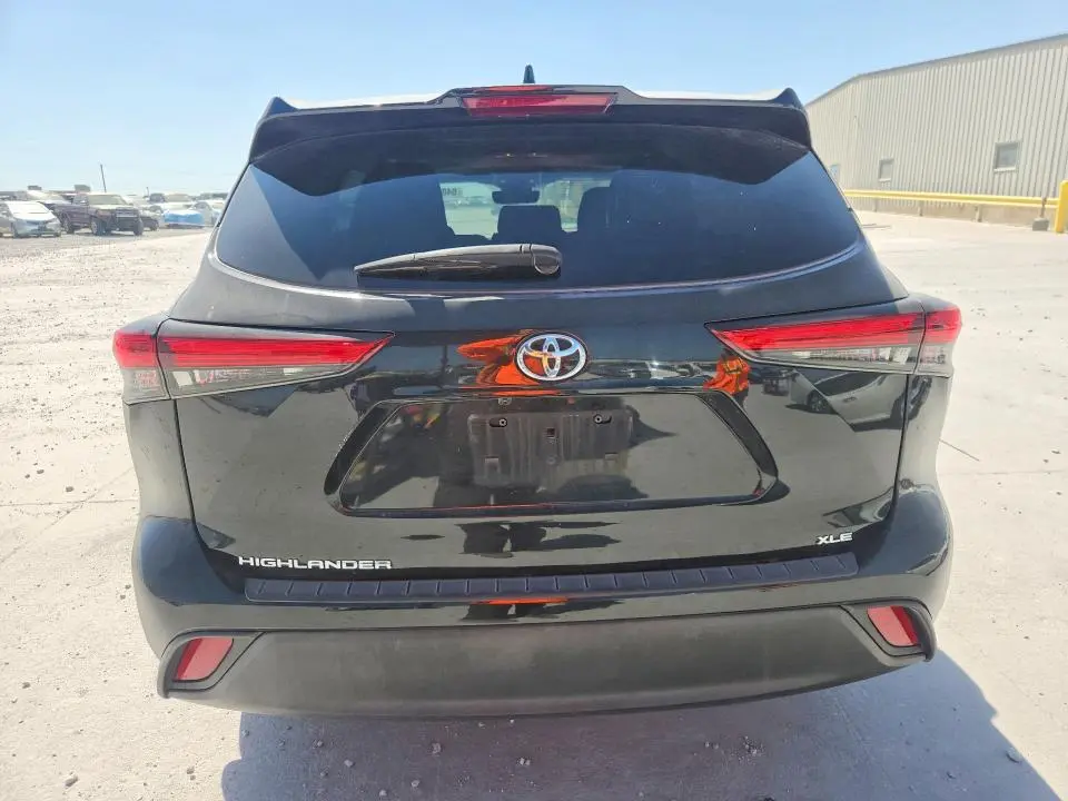 2022 TOYOTA HIGHLANDER XLE  