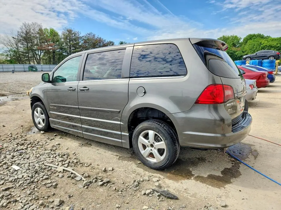 2010 VOLKSWAGEN ROUTAN SE  