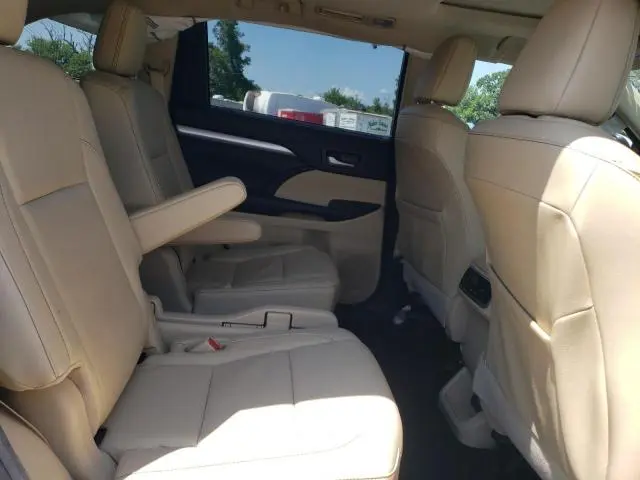 2018 TOYOTA HIGHLANDER SE  