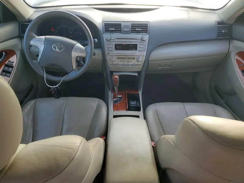 2011 TOYOTA CAMRY XLE V6  