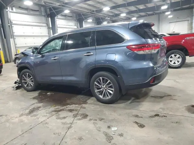 2019 TOYOTA HIGHLANDER SE  