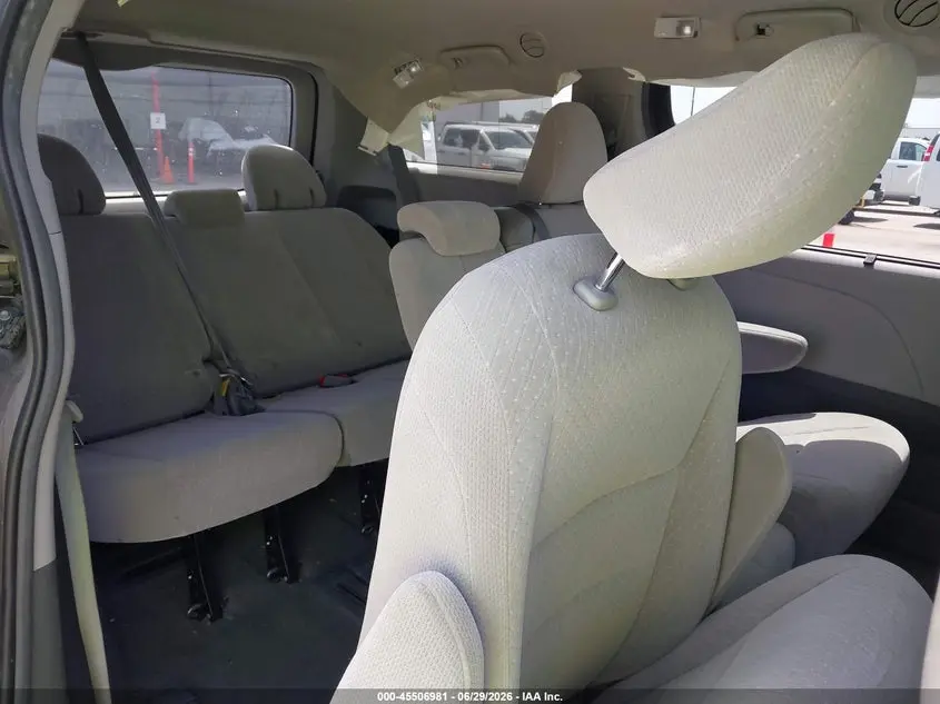 2017 TOYOTA SIENNA LE 8 PASSENGER