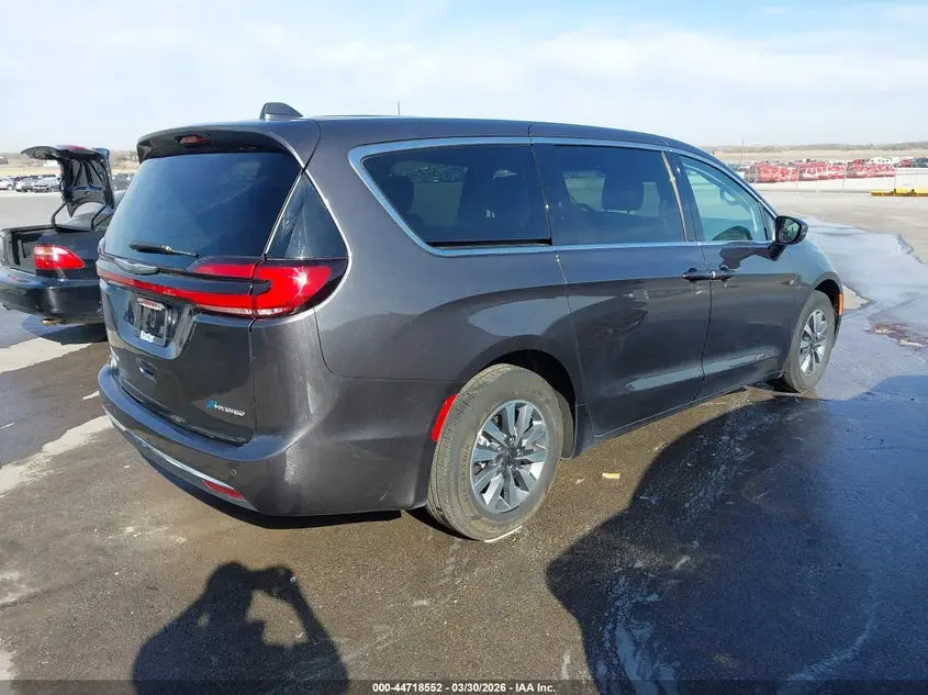 2022 CHRYSLER PACIFICA HYBRID TOURING L