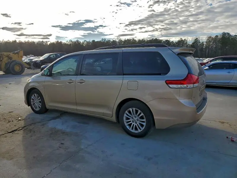 2012 TOYOTA SIENNA XLE  