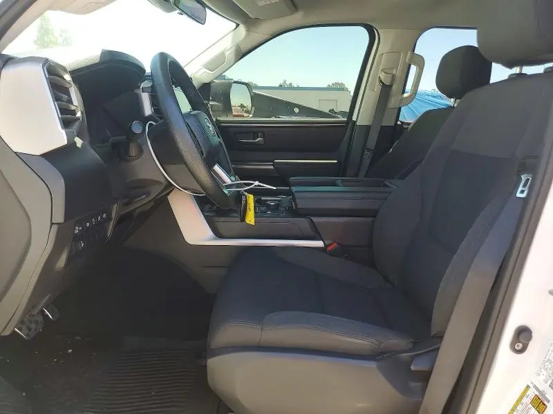 2023 TOYOTA TUNDRA SR5  