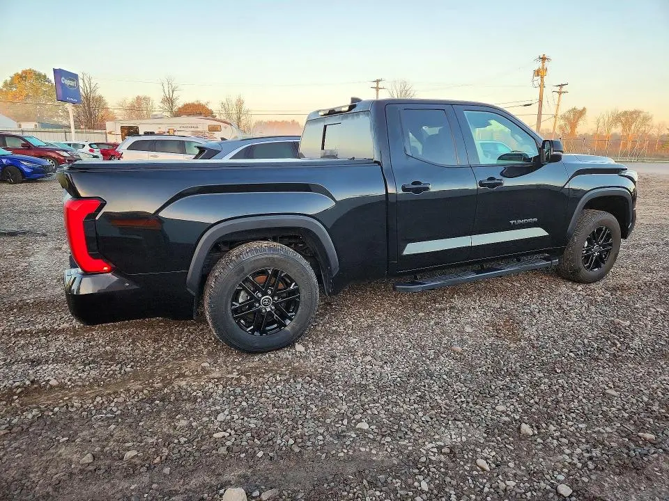 2022 TOYOTA TUNDRA SR5  