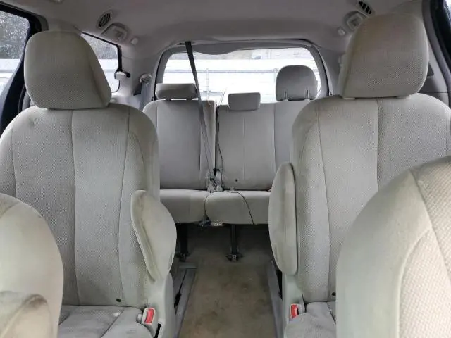 2011 TOYOTA SIENNA   