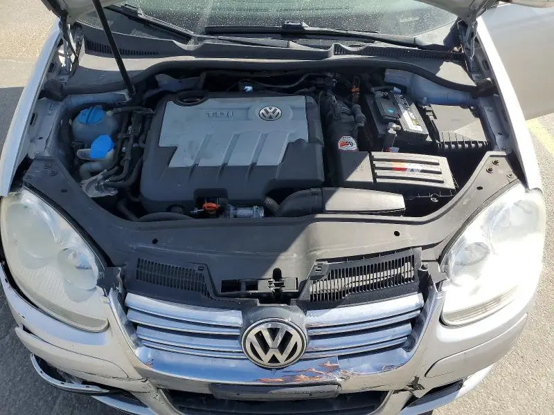 2010 VOLKSWAGEN JETTA   