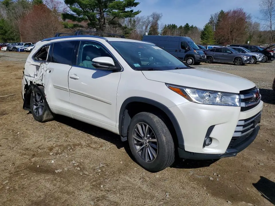 2017 TOYOTA HIGHLANDER XLE  