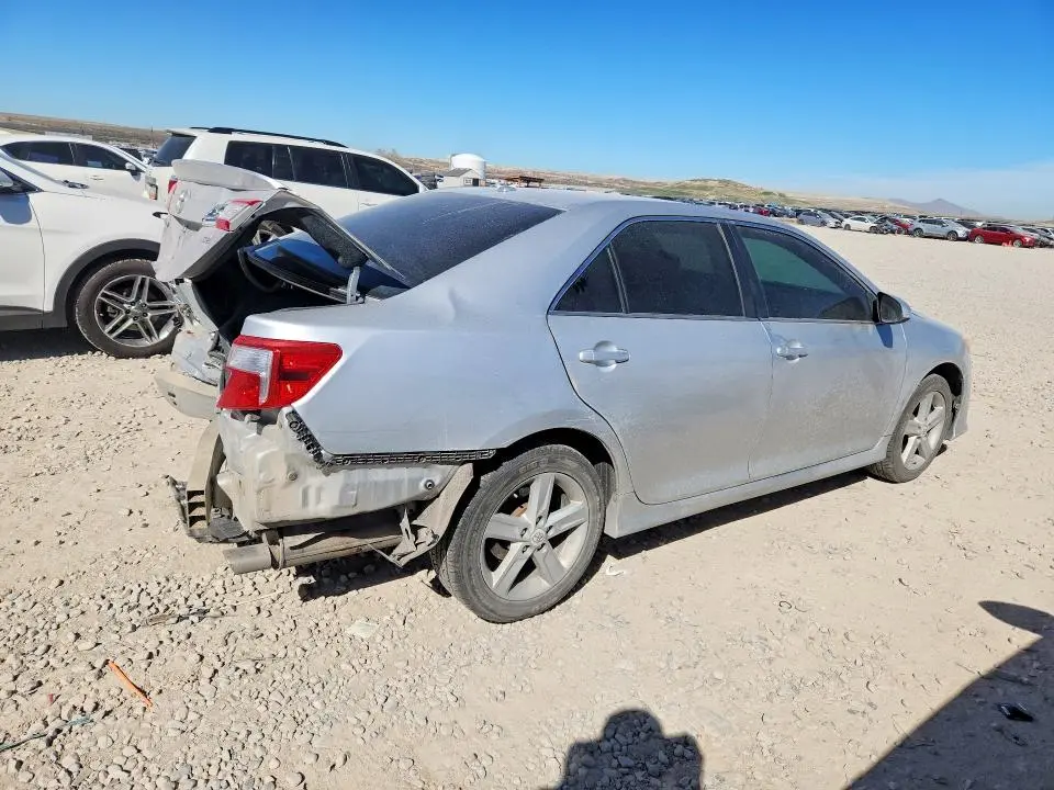 2012 TOYOTA CAMRY SE  