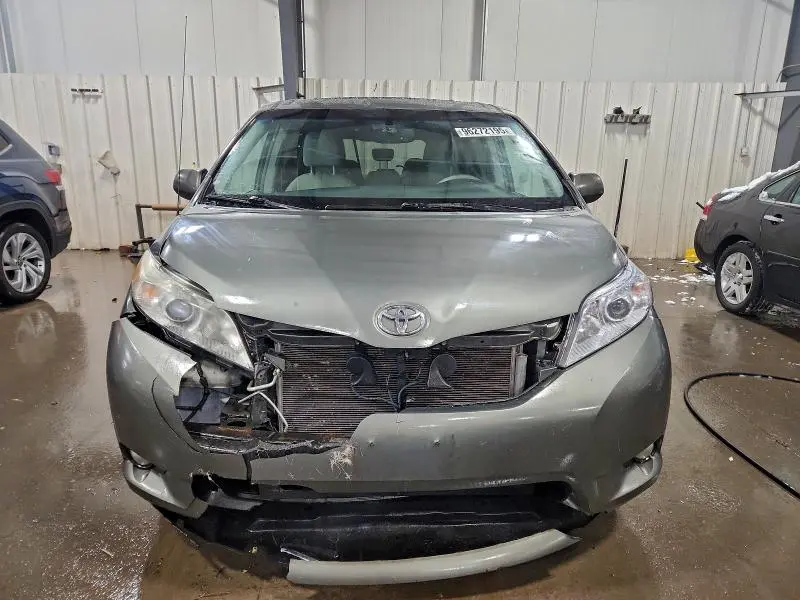 2012 TOYOTA SIENNA XLE 8-PASSENGER  