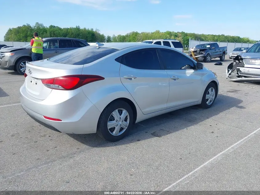 2016 HYUNDAI ELANTRA SE