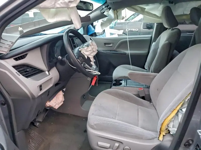 2015 TOYOTA SIENNA LE  