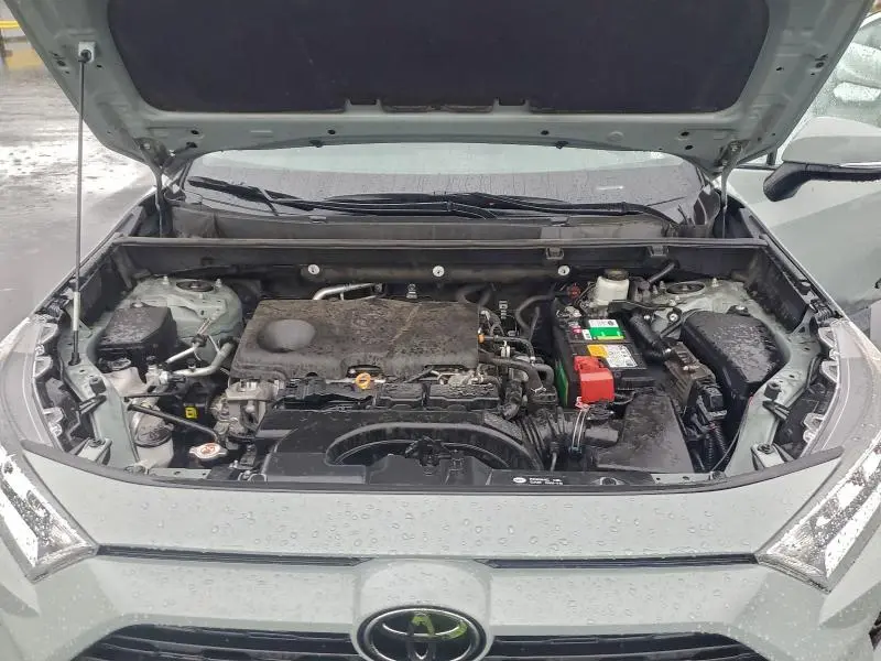 2021 TOYOTA RAV4 XLE  