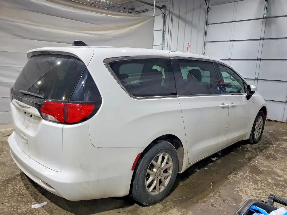 2021 CHRYSLER VOYAGER LX  