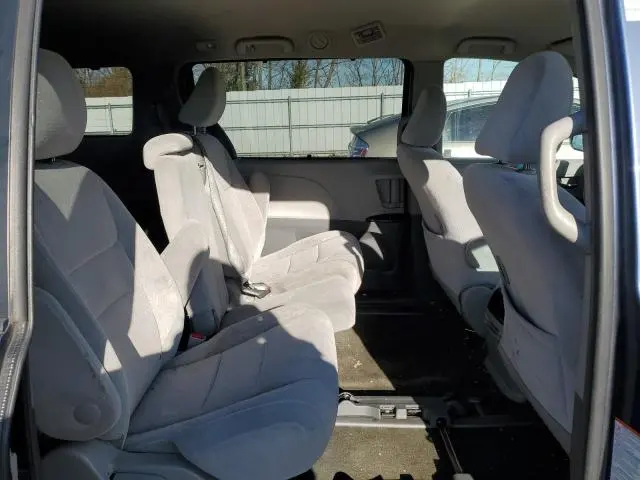 2015 TOYOTA SIENNA LE  