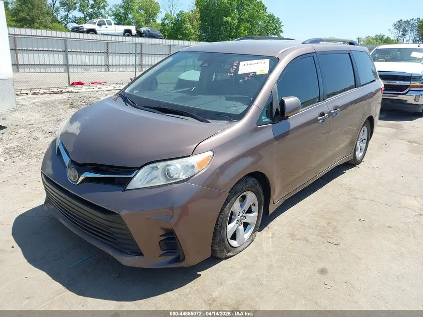 2018 TOYOTA SIENNA LE 8 PASSENGER