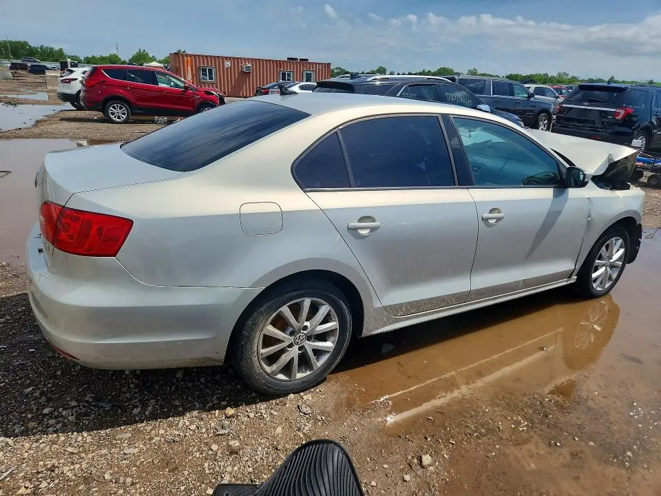 2011 VOLKSWAGEN JETTA SE  