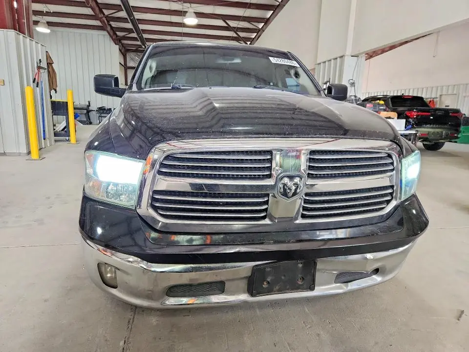 2016 RAM 1500 SLT  