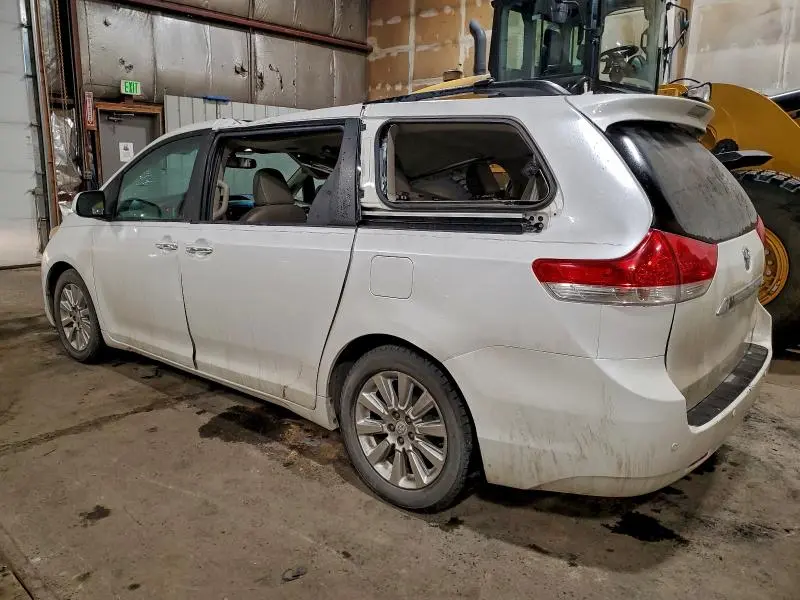 2011 TOYOTA SIENNA XLE  