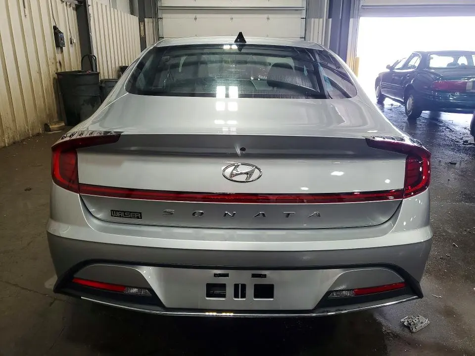 2022 HYUNDAI SONATA SE  