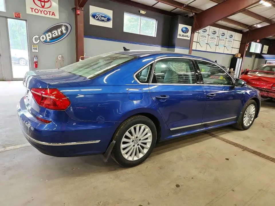 2016 VOLKSWAGEN PASSAT SE  