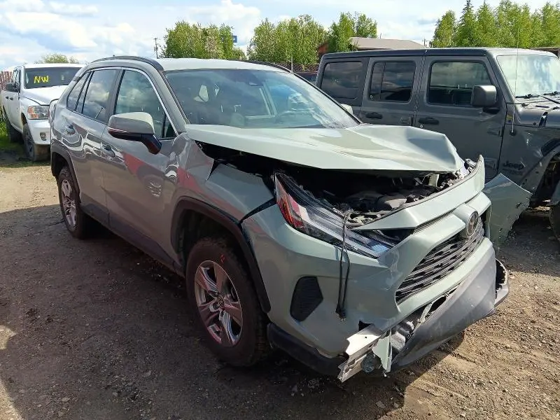 2023 TOYOTA RAV4 XLE  