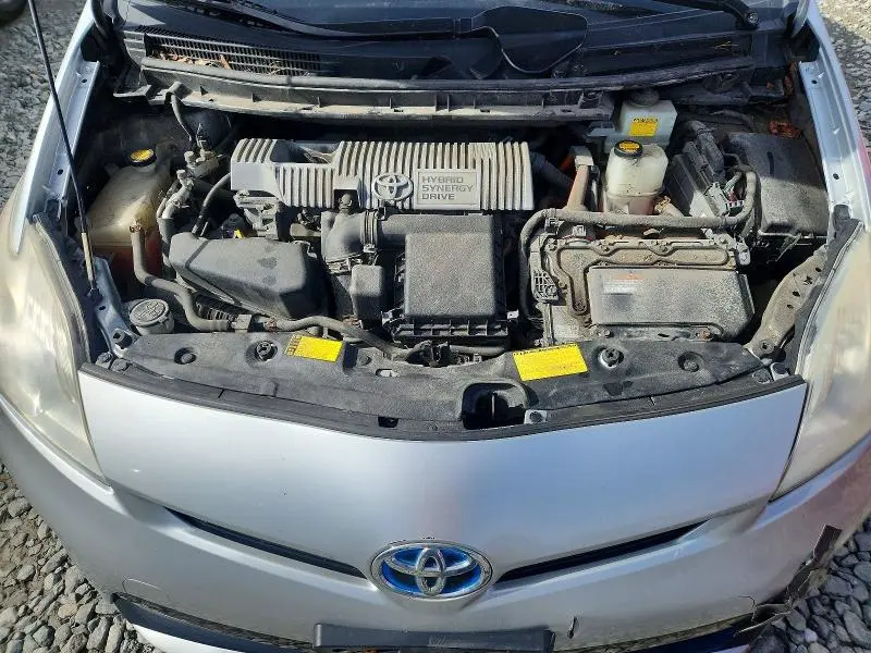 2013 TOYOTA PRIUS TWO  