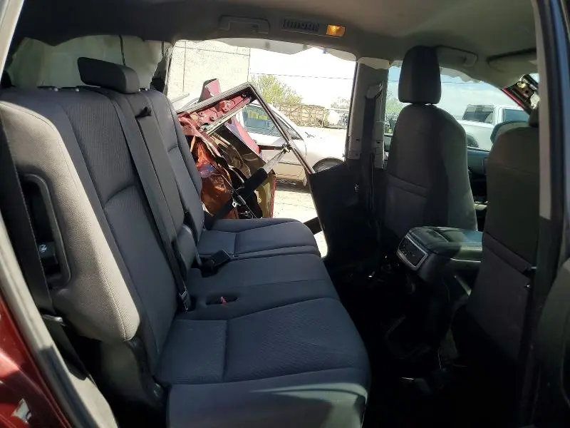 2016 TOYOTA HIGHLANDER LE  